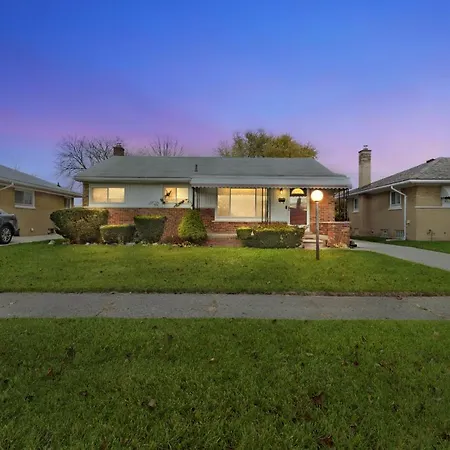 Cozy 3BR Westland Retreat home
